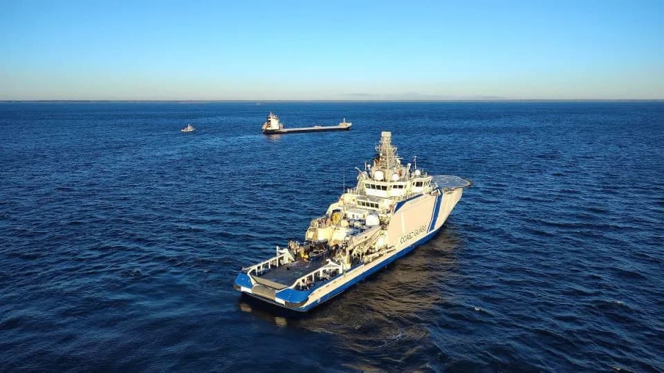 Finska Zadržala Brod Nakon Oštećenja Podmorskog Telekom Kabela Između Helsinkija i Talina