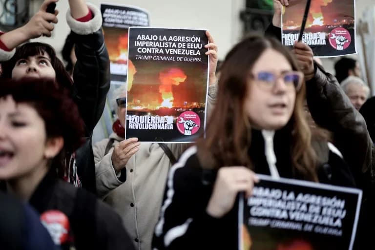 Oko 1.000 Protestanata U Madridu osuđuje "imperijalističku agresiju" nakon otmice Madura