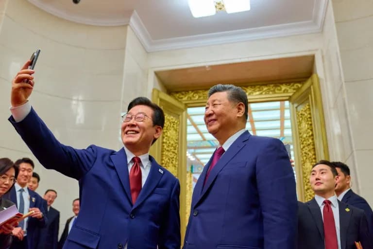 Lee Objavio Selfi Sa Xi Jinpingom Napravljen Xiaomi Telefonom — Xi Se Šalio Na Račun "Backdoora"