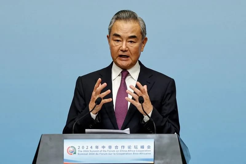 Wang Yi Odložio Istorijsku Posetu Somaliji — Diplomatski Zaokret Tokom Afrike Turneje