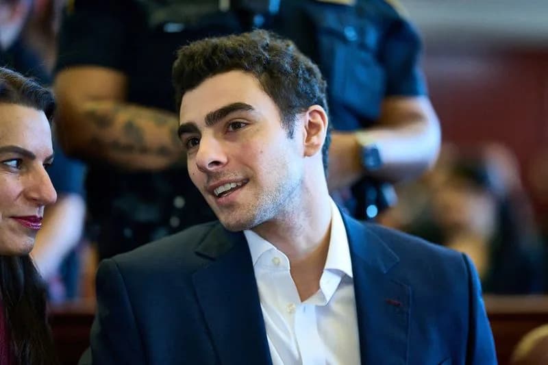 Mangione Na Saslušanju U Saveznom Sudu: Odlučuje Se Da Li Mu Prijeti Smrtna Kazna