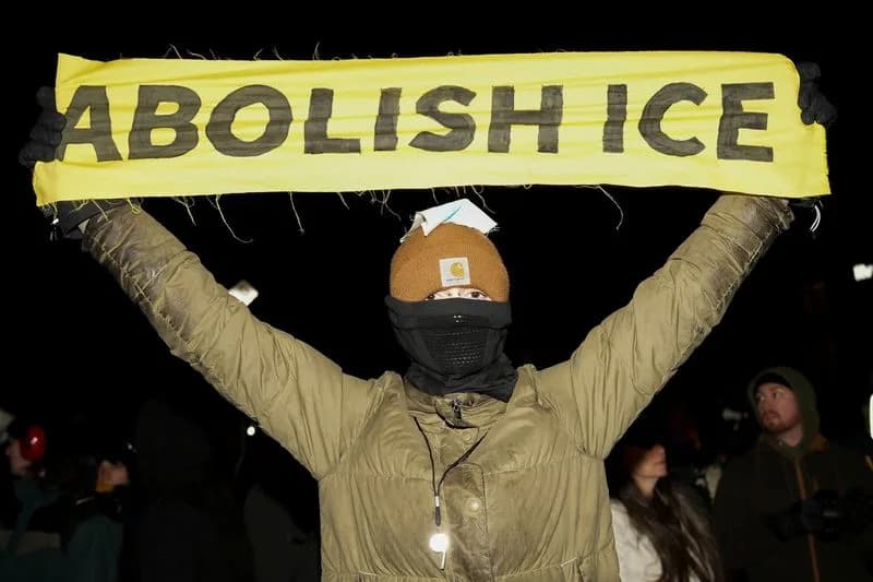 Trumpova „pokazna“ imigraciona ofanziva dovodi do nasilnih sukoba i smrtonosnog incidenta u Minneapolisu