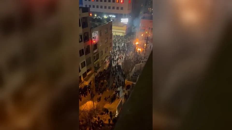 Pretrpana mrtvačnica u Kahrizaku: Desetine tela, porodice traže odgovore dok Iran ugušuje proteste