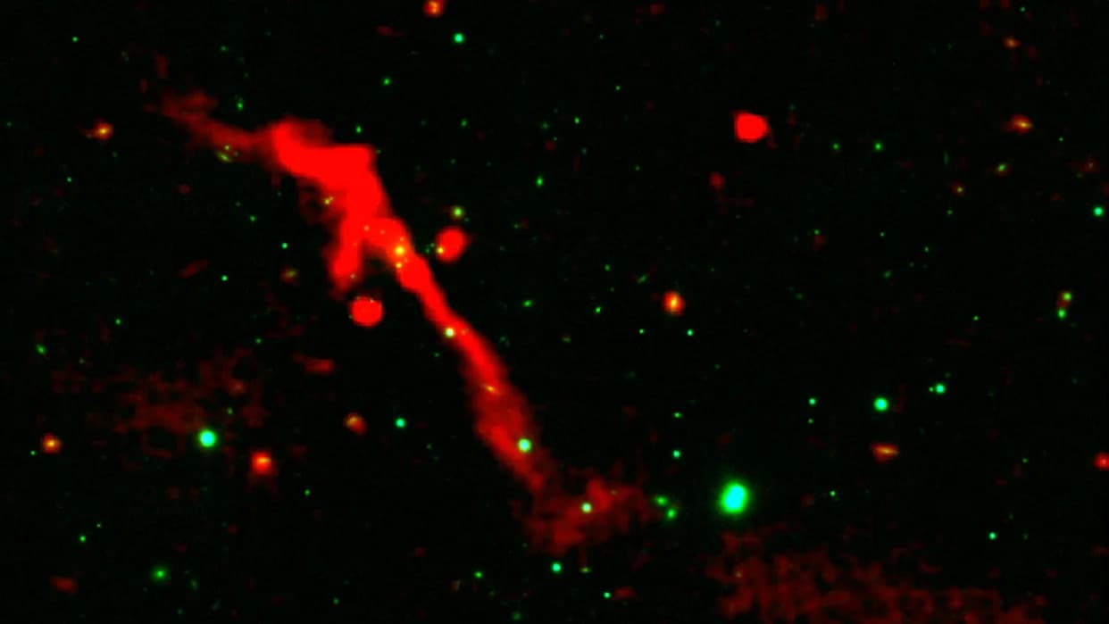 Svemirski „vulkan”: Crna Rupa J1007+3540 Se Probudila Posle Skoro 100 Miliona Godina