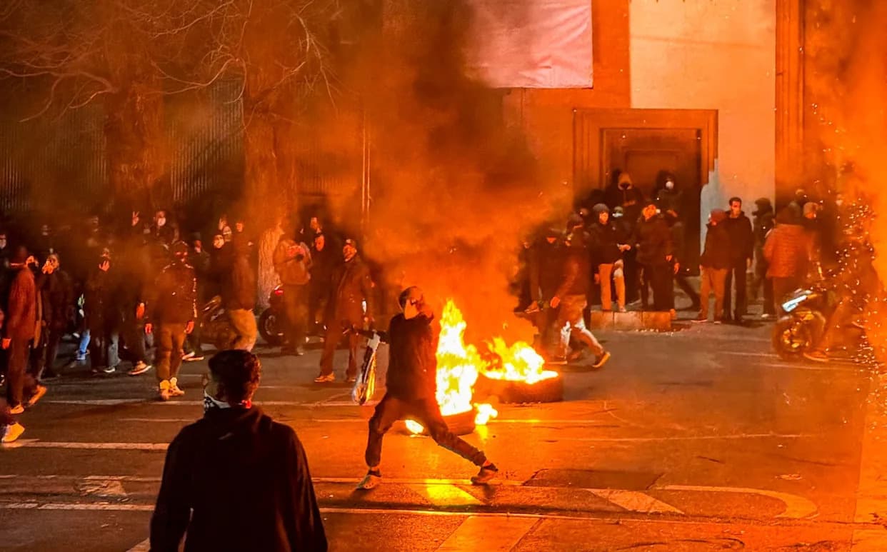 Iran Planira Trajno Odsecanje Od Globalnog Interneta — Prete Zatvoreni Intranet i Digitalna Izolacija