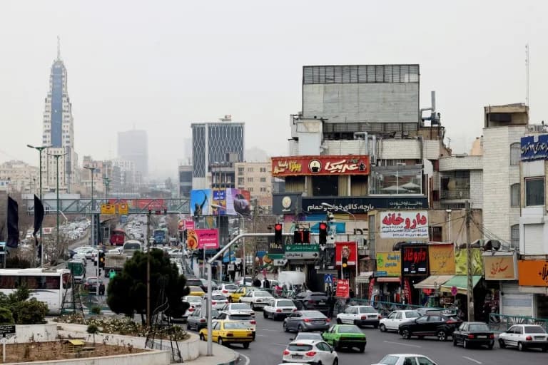 Nakratko Vraćen Internet u Iranu, Dok Vlasti Prete Brzim Suđenjima i Smrtnom Kaznom