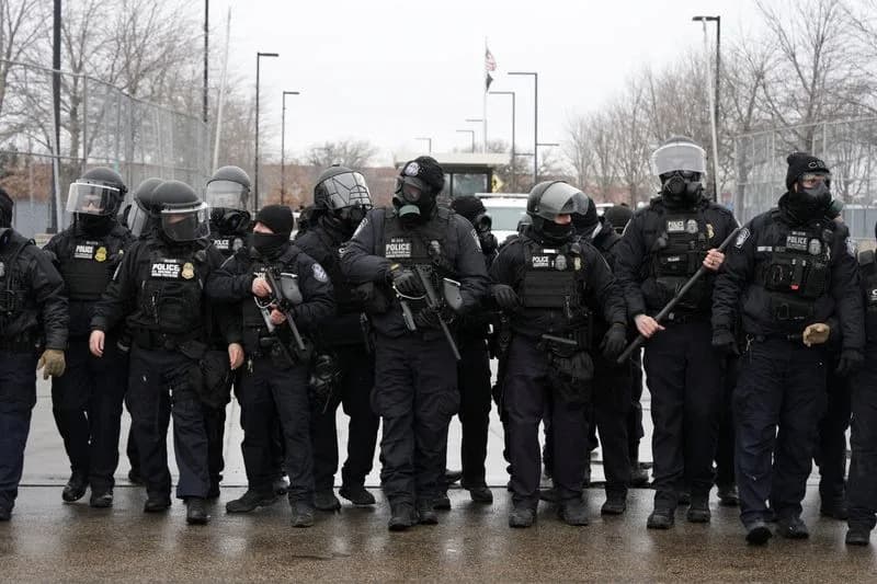 Apelacioni sud SAD privremeno ukinuo zabranu o upotrebi suzavca i drugih taktika ICE‑a u Minesoti