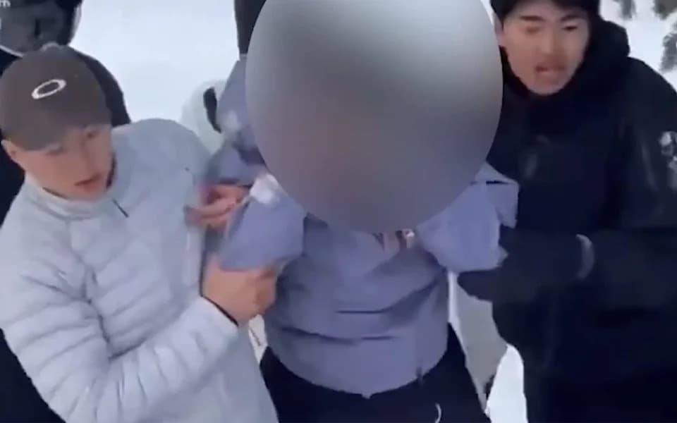 Dramatičan Napad Snežnog Leoparda: Skijašicu Napao Dok Je Pravila Selfi U Keketuohai