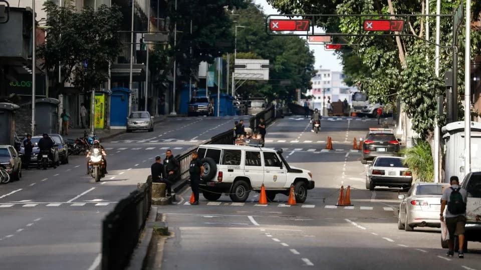 Govorite u kodu, brišite poruke: Kako kontrole telefona u Venecueli menjaju svakodnevni život