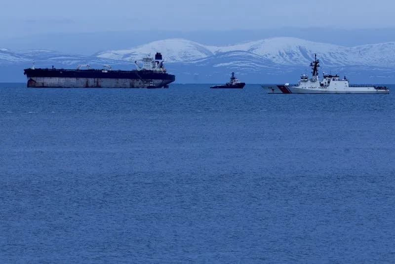 Kapetan tankera „Marinera“ prebačen na brod američke Obalske straže, tvrdi advokat supruge