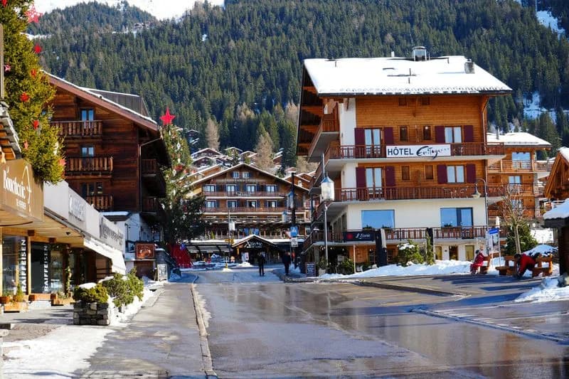 Smrtonosni požar u Crans‑Montana potresa švajcarski turizam — jači nadzor i novi zahtevi za bezbednost