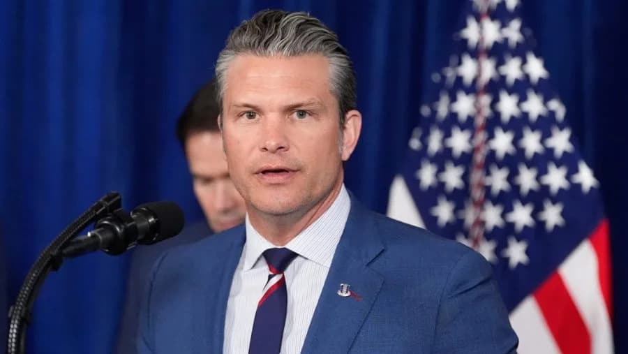 Hegseth Pozvao Na „Američku Dominaciju U Svemiru“ Tokom Posete Fabriki Blue Origin