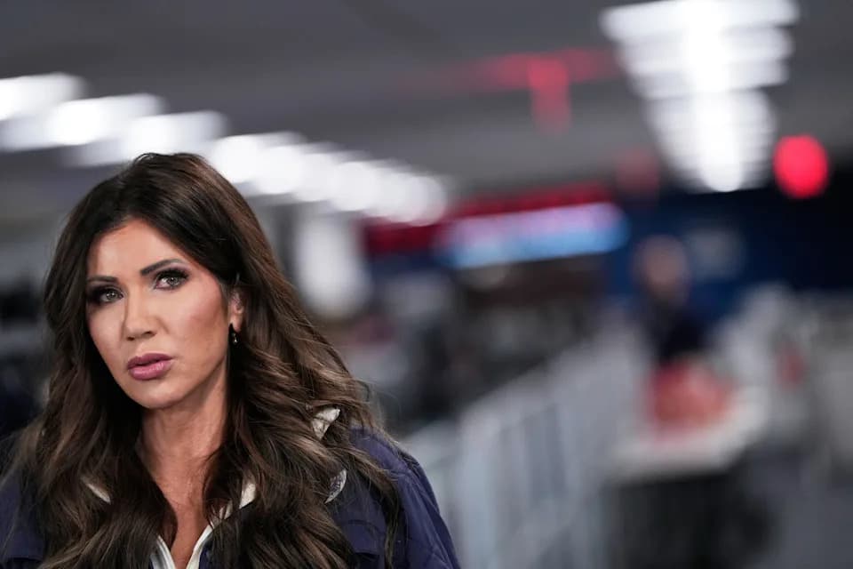 Noem: Svakom DHS Službeniku u Minneapolisu Odmah Biće Dodeljena Kamera Na Telu, Program Se Širi Nacionalno