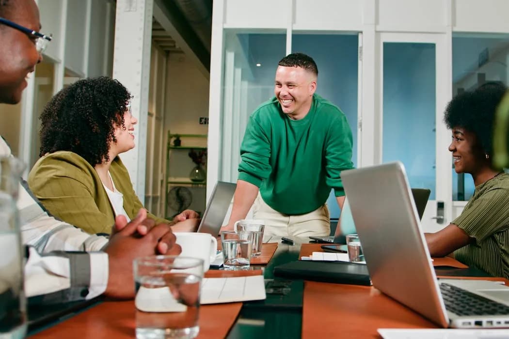 Zašto sledimo stručnjake, a ne nasilnike: Kako prestiž oblikuje ljudske hijerarhije