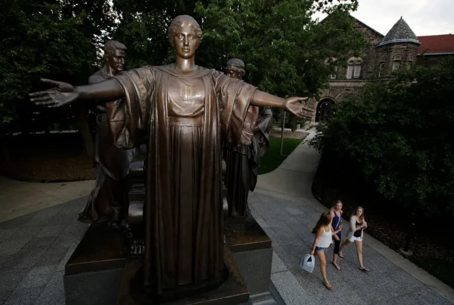 Dokumentarac Stevea Cortesa: Da li kineski studenti zauzimaju mesta na američkim univerzitetima i predstavljaju bezbednosni rizik?