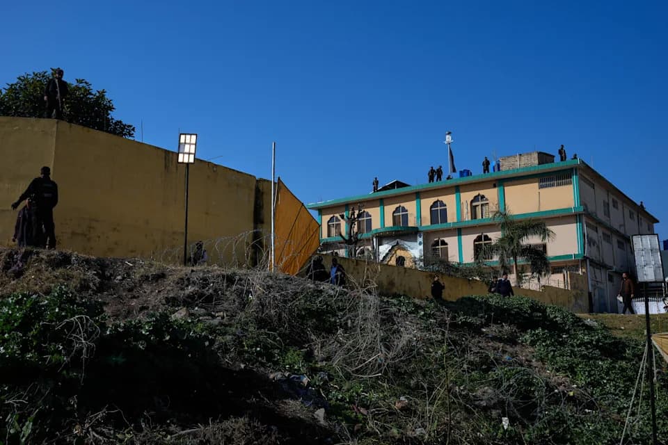 U racijama uhapšena četiri osumnjičena nakon smrtonosnog napada na šiitsku džamiju u Islamabadu