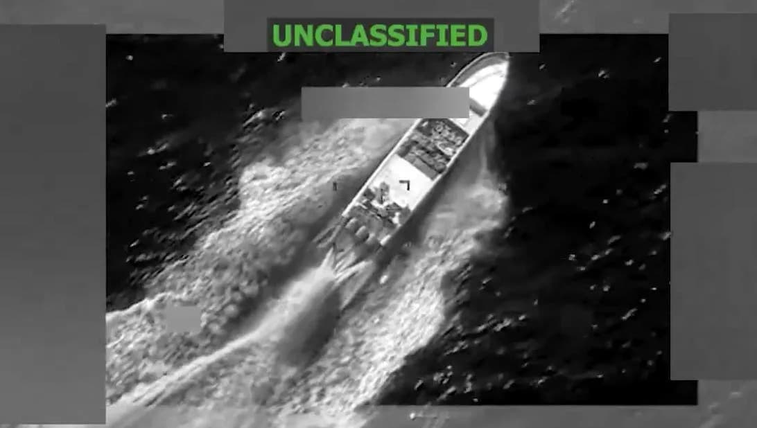 Američki letalni udar na brod u Istočnom Tihom okeanu — 2 poginula, 1 preživeo