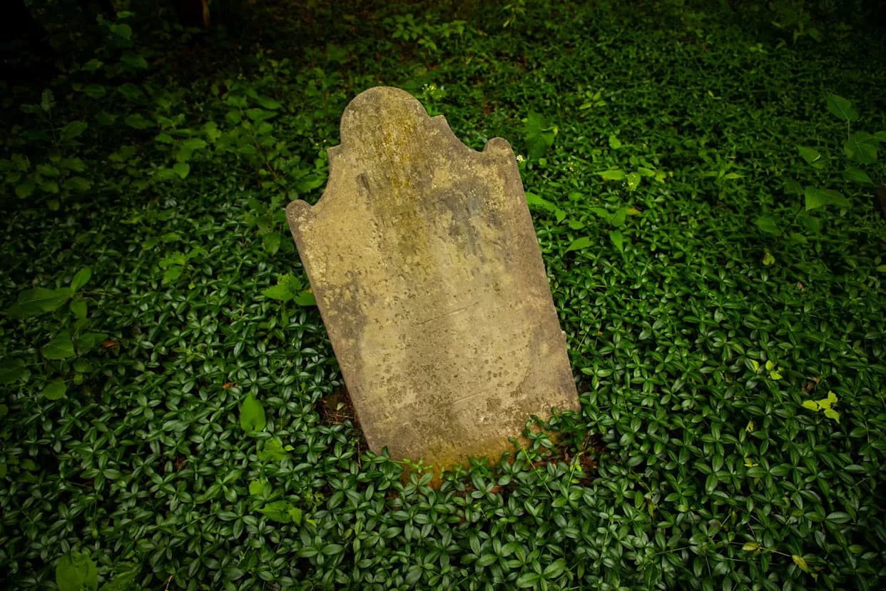 Pronašli Rimski Nadgrobni Spomenik Star Skoro 2.000 Godina U Dvorištu — Pa Uključio Se FBI