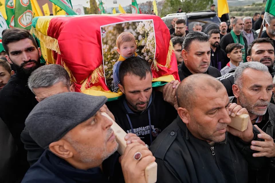 Selo Yanouh Sahranilo Oca I Trogodišnjeg Sina Poginule U Izraelskom Udaru Dronom