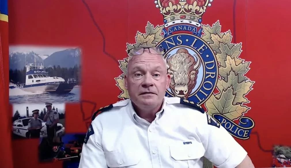 Deset Mrtvih u Dve Povezane Pucnjave u Tumbler Ridgeu, BC — Škola i Rezidencija