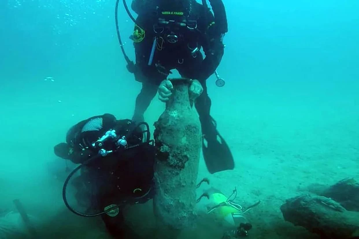 Otkriven Dobro Očuvan Rimski Brod Star Oko 1.600 Godina Kod Puglie — Nalaz Mesecima Držan U Tajnosti Zbog Rizika Od Pljačke