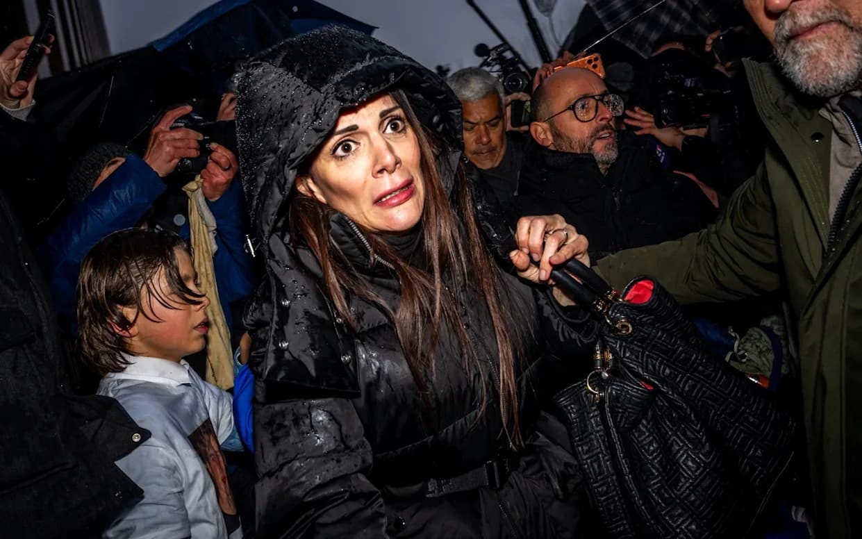 Porodice Žrtava Suočile Se s Vlasnicima Le Constellation: „Ubili Ste Mog Brata“ — 41 Poginulih, 115 Povređenih