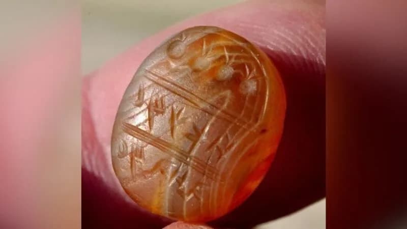 Kameni pečat iz Kraljevstva Judeje pronađen kod raskrsnice Ein Tut — natpis „Pripada Makhachu (sinu Amihaja)”