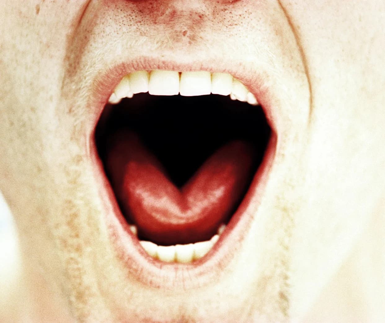 Zašto zijevanje menja protok tečnosti u mozgu — nova MRI studija donosi značajne dokaze