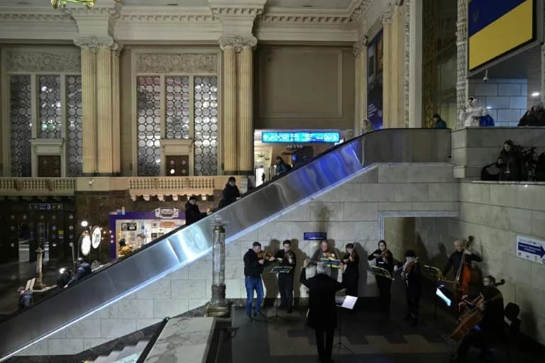 Klasika Protiv Mraza: Orkestar Svirao U Kijevskoj Železničkoj Stanici Između Dva Alarma