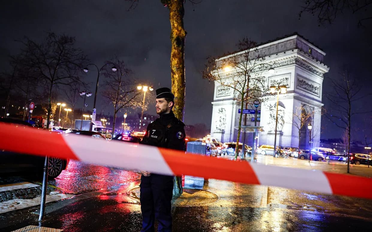 Napad nožem kod Arc de Triomphe: Policija je upucala osumnjičenog pod nadzorom zbog radikalizacije