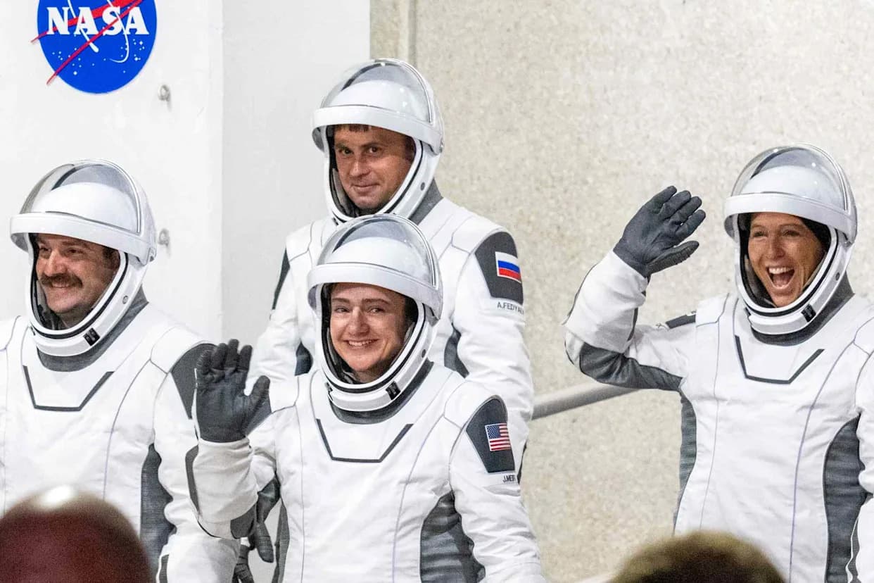 NASA Dozvoljava Astronautima Da Ponesu Pametne Telefone u Svemir — Šta To Menja Za Fotografije i Komunikaciju