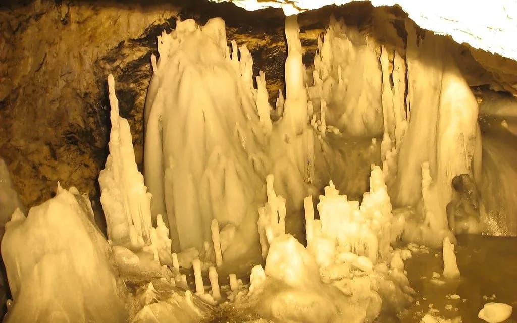 Preistorijska bakterija iz rumunske ledene pećine otkriva potencijal za nove antibiotike — ali i rizike