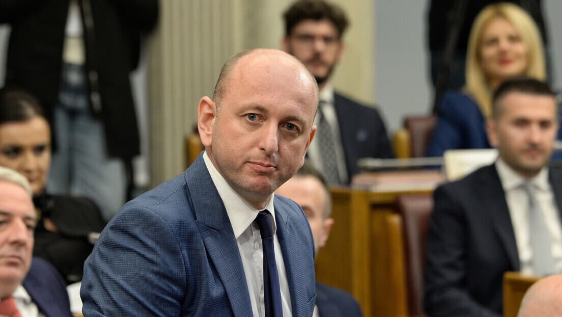 Knežević: Umesto Bratić, Neka Uhapse Milojka Spajića — Sporazum Sa UAE "Za Zatvor"