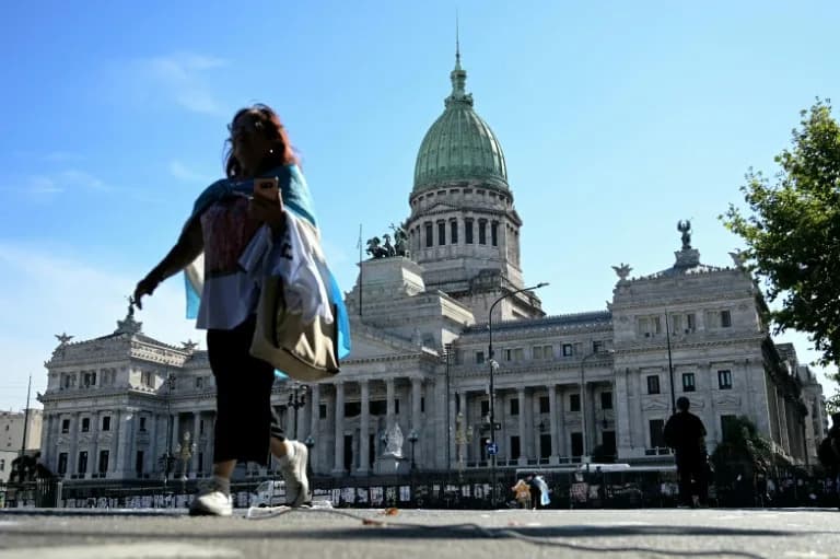 Četvrti Generalni Štrajk Paralisao Buenos Aires: Sukobi Ispred Parlamenta Tokom Protesta Protiv Radnih Reforma