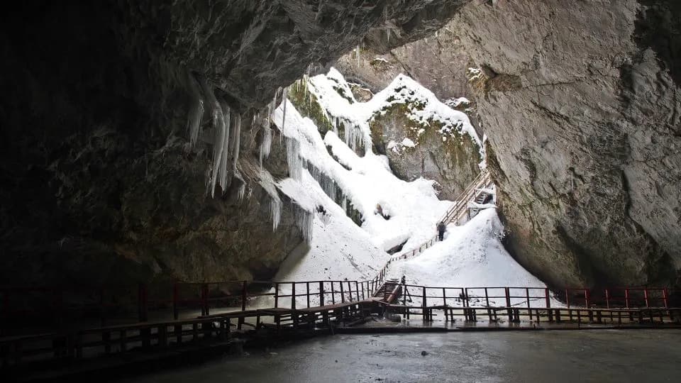 Otkriven 5.000 godina star soj bakterije iz ledene pećine koji je otporan na moderne antibiotike