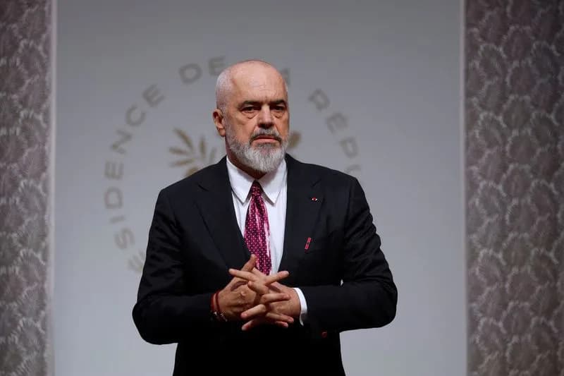 Sukobi u Tirani: Demonstranti Napali Kancelariju Premijera, Balluku Suspendovana Nakon Optužbi