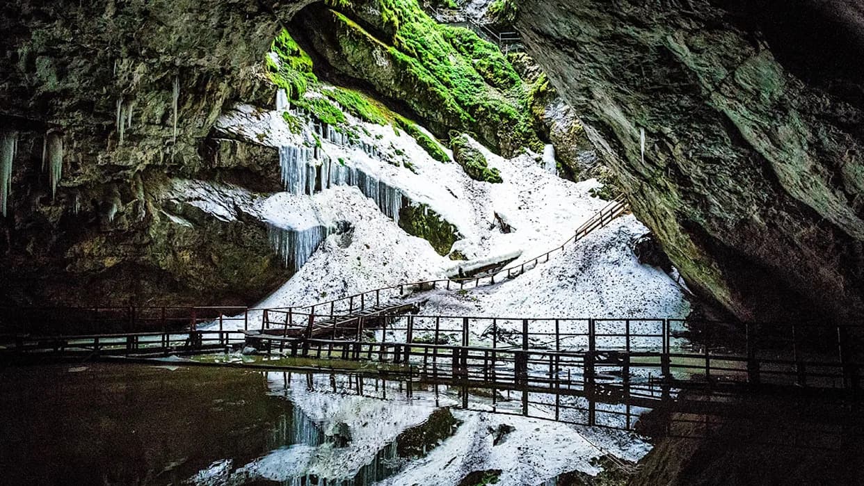 U ledu iz rumunske pećine pronađena bakterija stara 5.000 godina — otporna na 10 savremenih antibiotika
