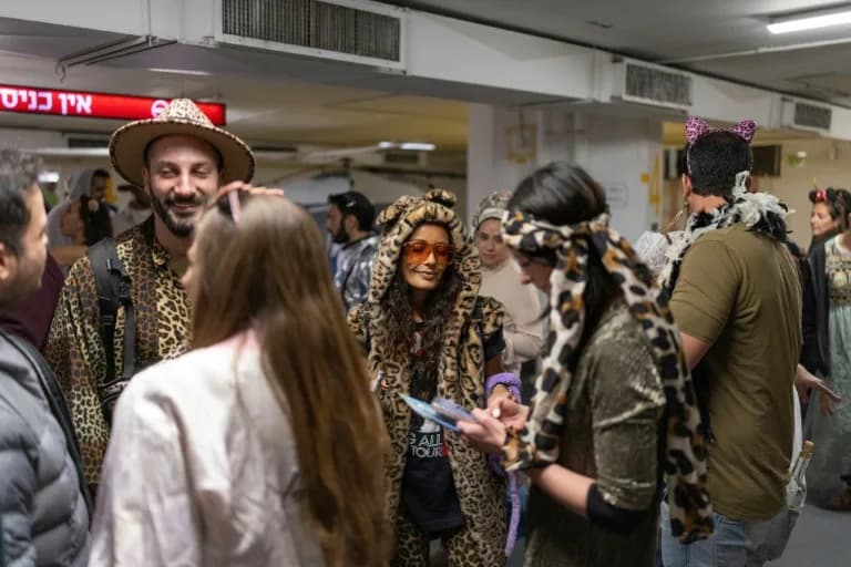 Pod zemljom i u kostimima: Tel Avivci slave Purim u protivvazdušnim skloništima