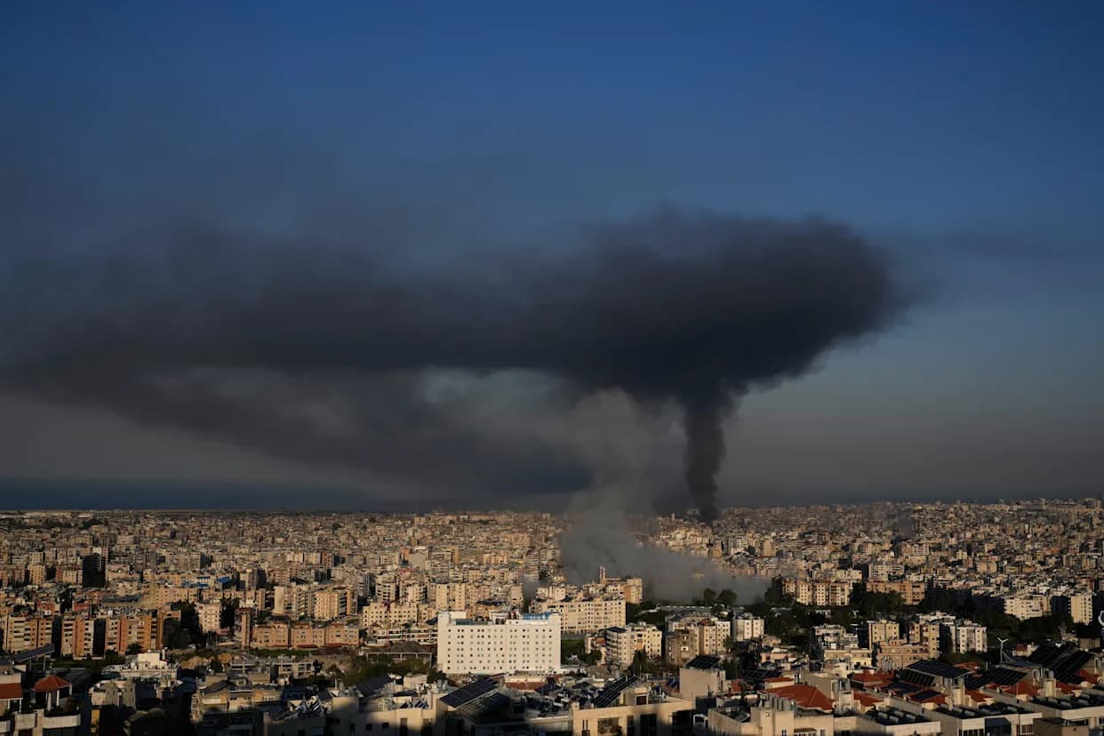 Izrael Ponovo Gađa Bejrut, Hezbolah Kaže Da Je Poslao „Roj“ Dronova Na Ramat David — Civili Masovno Raseljeni