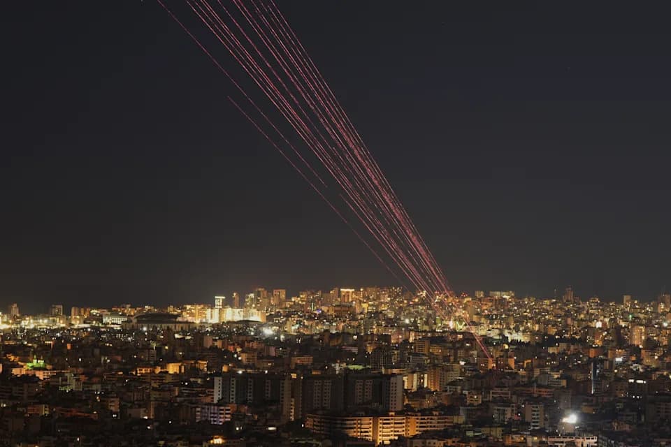 Najnovije: Iran lansirao rakete ka Izraelu i američkim bazama, Izrael uzvraća udarima u Libanu — diplomatske inicijative u toku