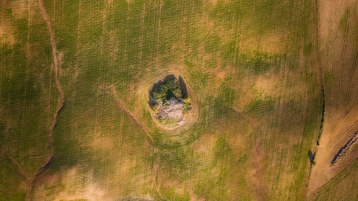 Skrivene Neolitske Grobnice: Humci Stari ~5.000 Godina Otkriveni Ispod Čeških Polja