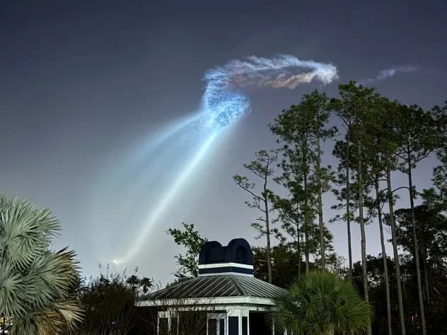 SpaceX Stvorio Duginu 'Meduzu' Na Nebu Iznad Floride — Spektakl Falcon 9 Pre Svitanja