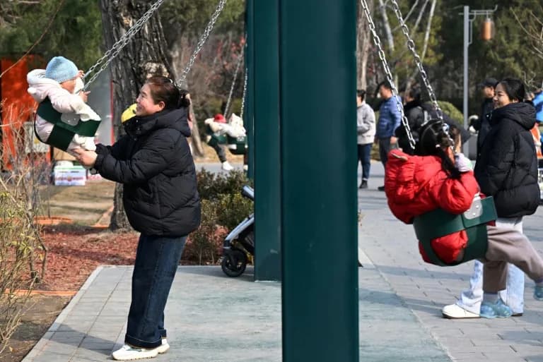 Mladi kineski roditelji štede dok subvencije za dete ne pokrivaju rastuće troškove