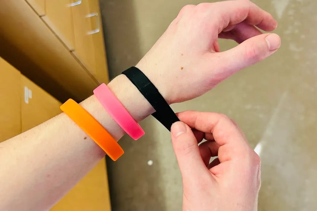 Silikonske narukvice koje otkrivaju nevidljive zagađivače: Praćenje izloženosti PFAS-a