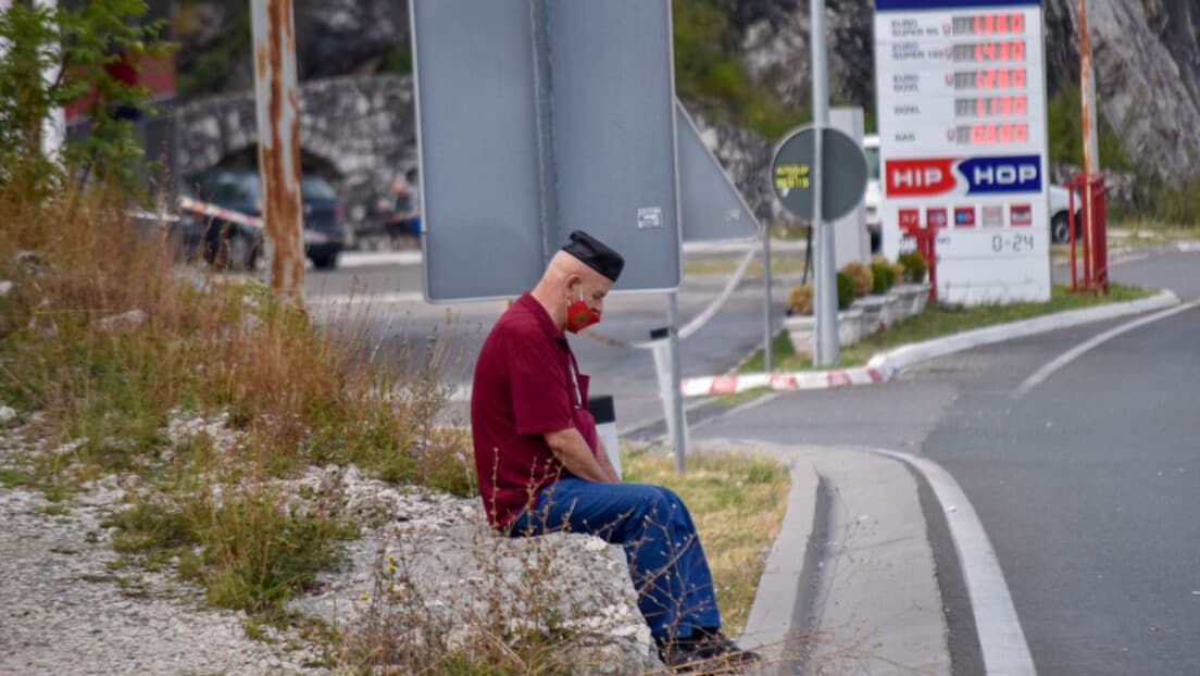 Kriza goriva u Crnoj Gori: Gužve na pumpama, spor oko rezervi i pozivi na hitne mere