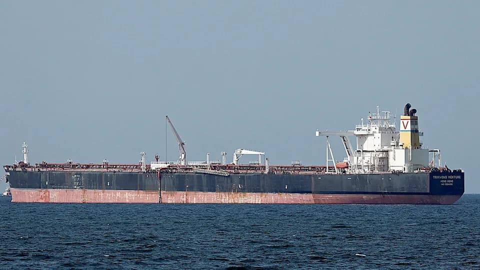 Ruski tanker M/V TRUST izveo 'polu-tamni' transfer nafte u Zalivu Oman — Moskva navodno zaobilazi sankcije