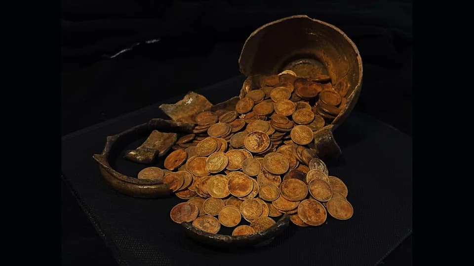 Otkrivena zaliha 409 zlatnih rublji iz doba Romanovih u Toržoku — vrednost može prelaziti 500.000 USD