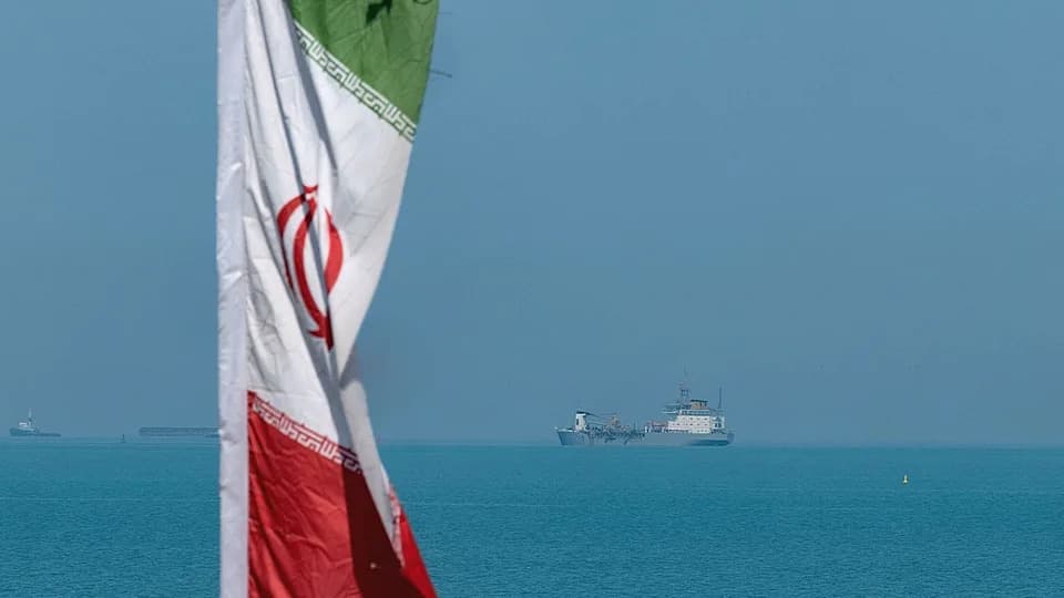Iran Raspoređuje Eksplozivne „Samoubilačke Skifove“ Prikrivene Kao Ribarski Čamci U Hormuzu