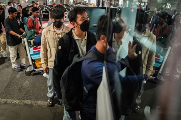 20 tajlandskih mornara vraćeno posle napada u Hormuškom moreuzu, trojica i dalje nestali