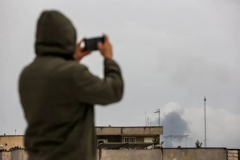 Izrael Planira Najmanje Tri Sedmice Rata; Vazdušni Napadi Pogađaju Iran, Dronovi Gađaju UAE